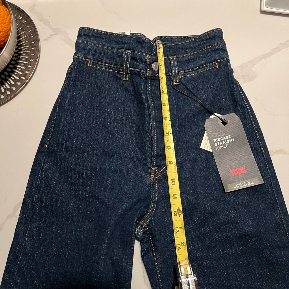 Levi’s Premium Ribcage Ankle Straight - Picture 9 of 9